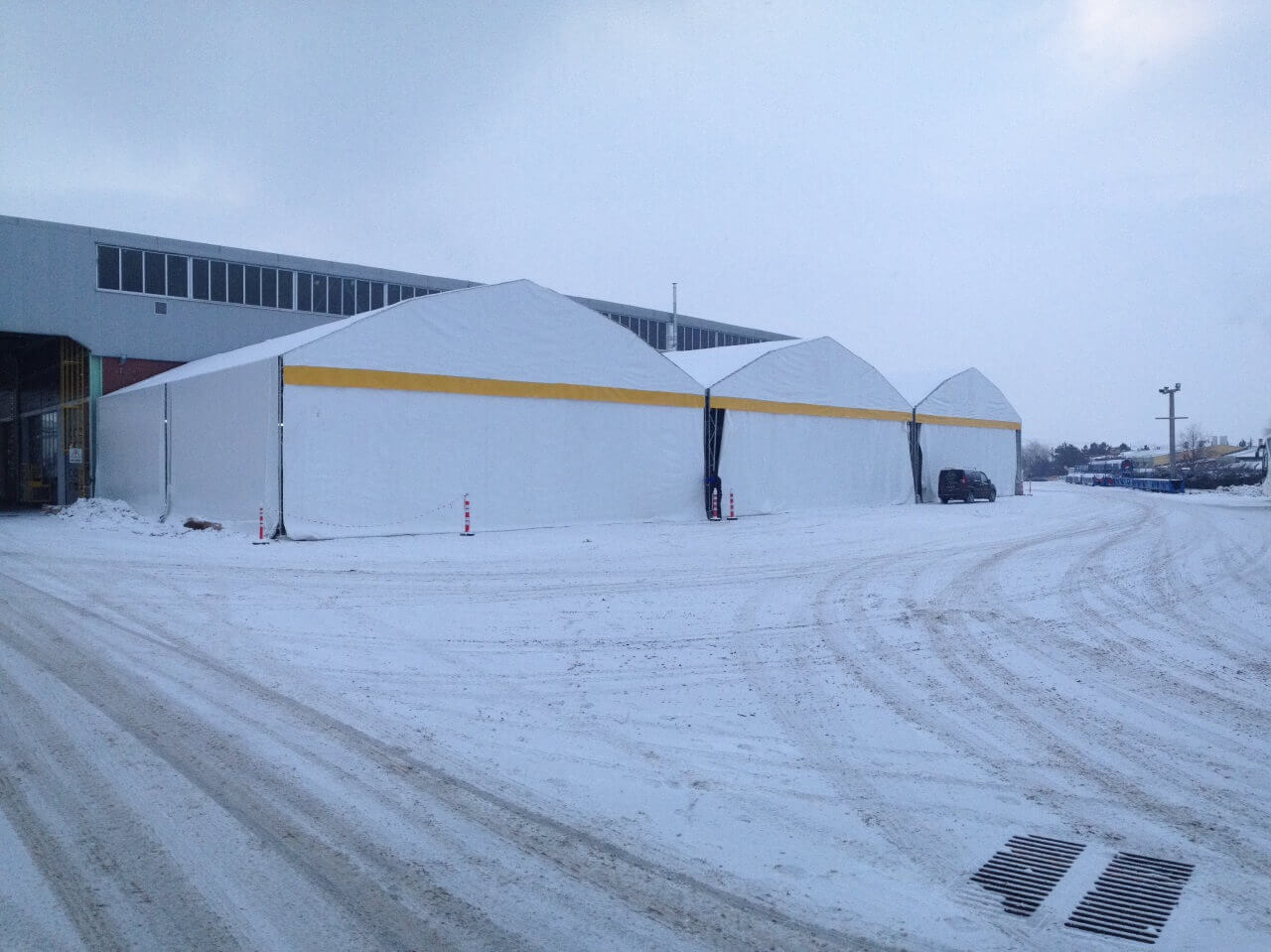Disaster Tent Features